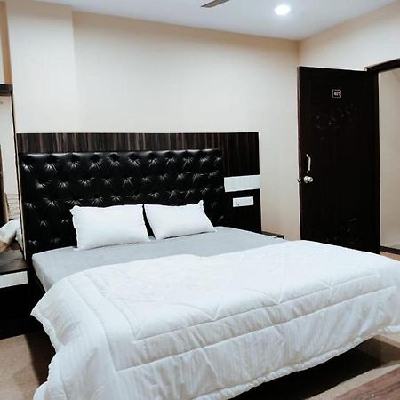 Priyaparadiseinn バラナシ エクステリア 写真